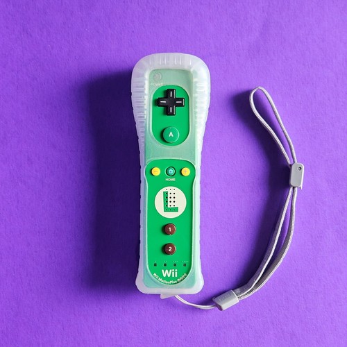 Official wii remote luigi - wii,